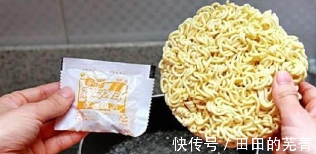 煮面|家里煮方便面是先放调料包，还是先煮面别以为两者没有区别！