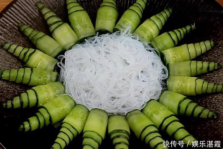 年夜饭上此凉菜我每年必做,清淡爽口不油腻,好吃好看5分钟上桌