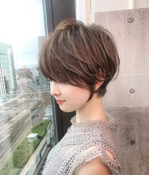 分享六款好看的短卷发，时尚大气灵动感十足，好打理还显脸瘦