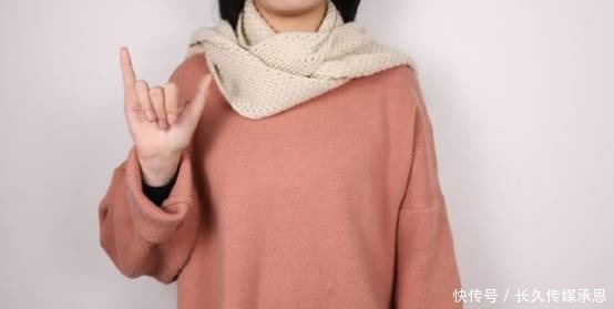 时尚|最适合“手残党”学习的围巾系法,最多只需3步,时尚还超显气质