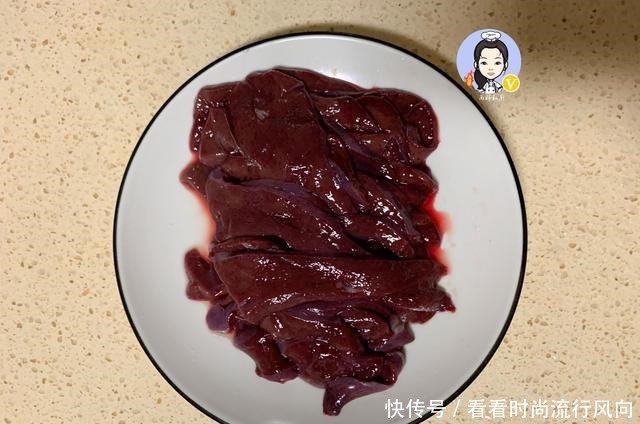 炒猪肝时，别直接下油锅，多加这一步，去除毒素，又嫩又滑还不腥
