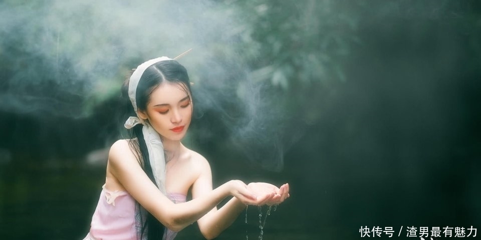对联|上联:“抱貂蝉,遇贵妃,问昭君,想西施”,下联堪称经典