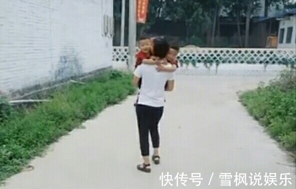妈妈|三胞胎哭闹都要妈妈抱,妈妈接下来的做法,丈夫看了不停地流眼泪
