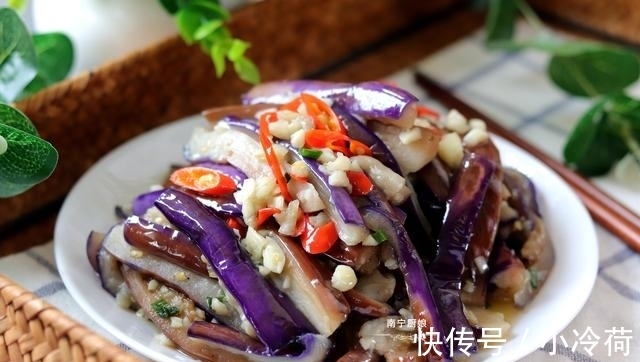 香茄子|炒茄子时，下锅前多做这一步，茄子不吸油还特别下饭，拿肉都不换