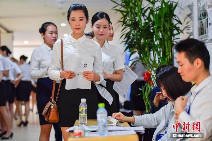 中国女性越来越强大！接受高等教育的妇女比男子多
