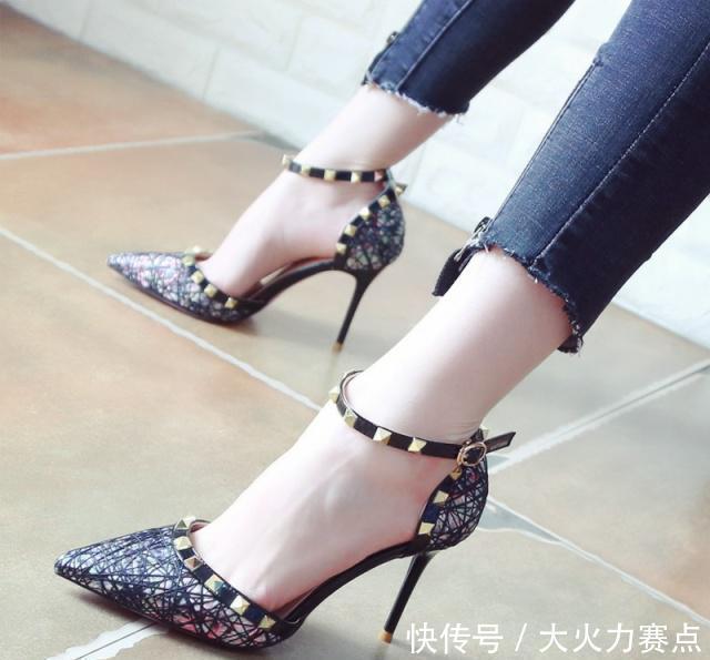 美脚鞋 小白鞋不兴了,洋气又显高的6款“美脚鞋”,舒适不累脚