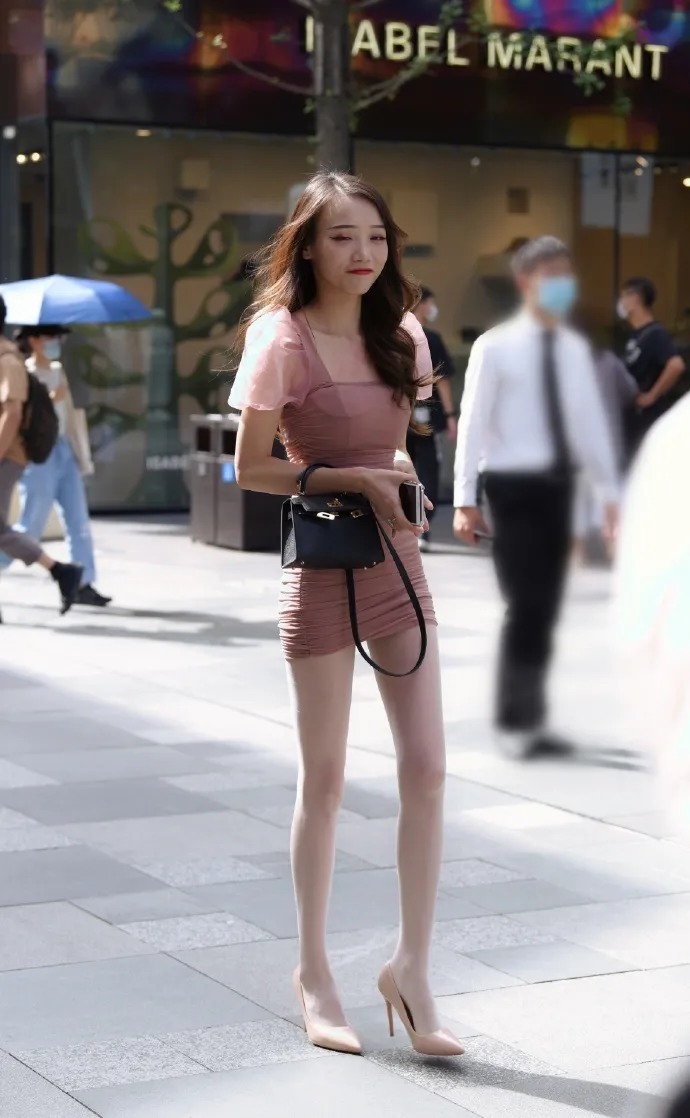 逛街|逛街的长发美女