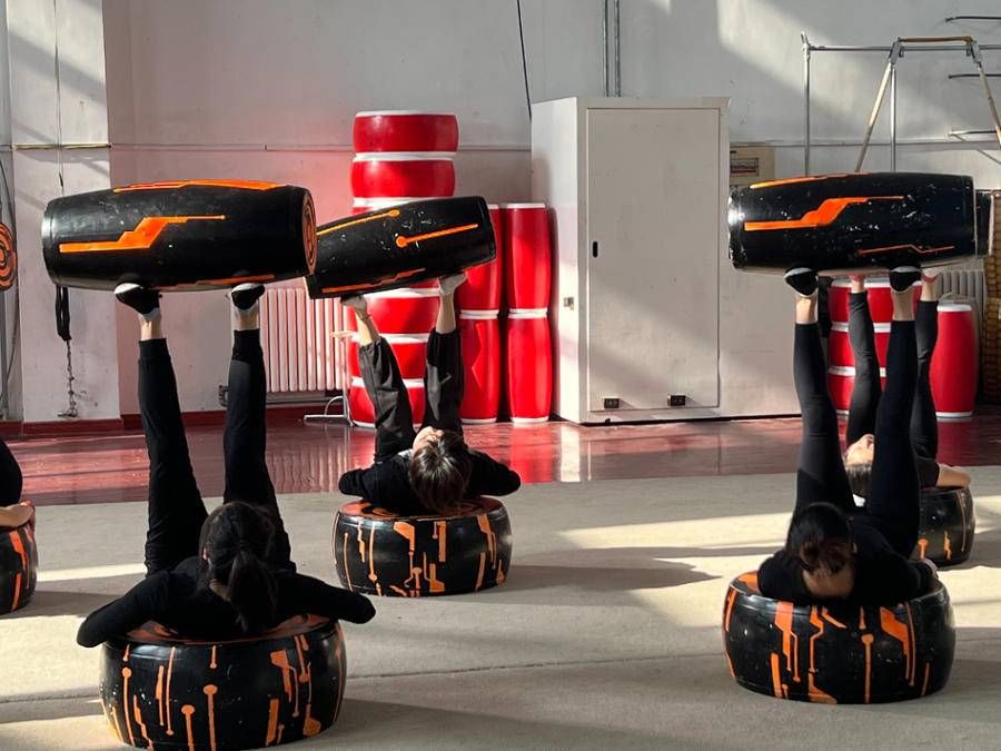 追梦——车技$演员备好了绝活！2022山东新年文艺晚会杂技魔术专场看点十足