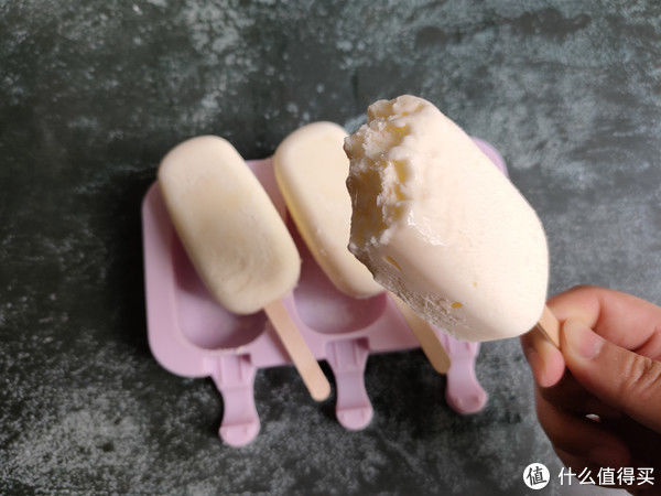 松软|把牛奶倒进锅里，简单几步就能做出小布丁雪糕，香甜松软无冰渣