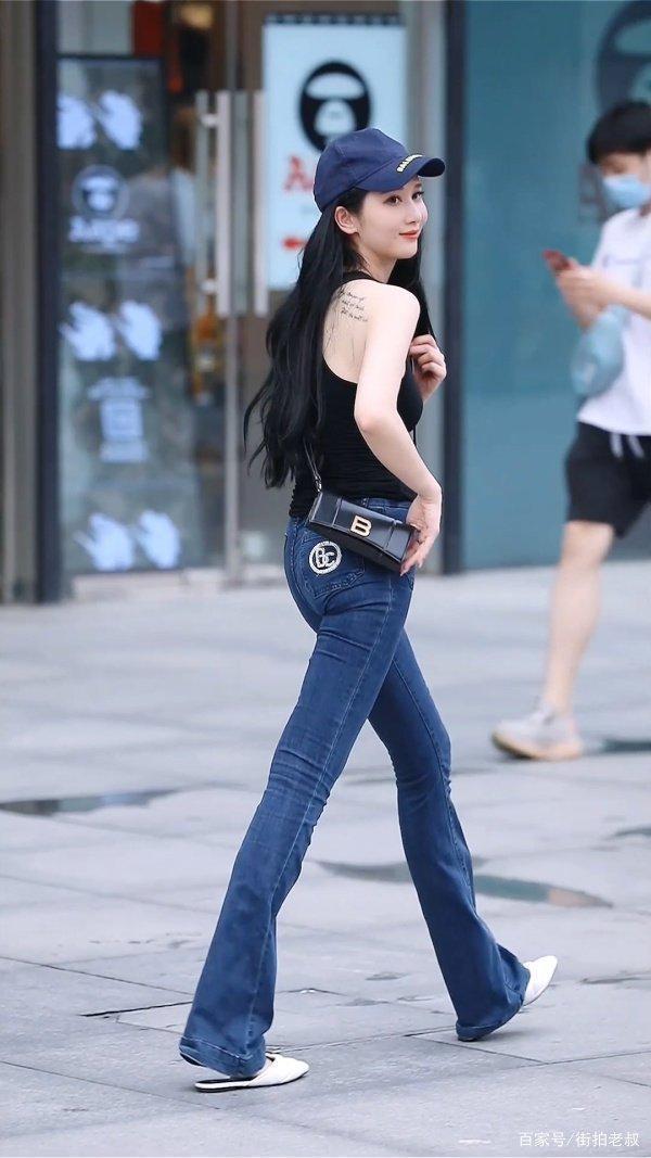 可爱|对于可爱而言,性感更有一番迷人的魅力,紧身牛仔裤真的很好看