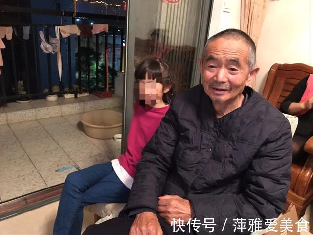 老两口|近90岁老夫妻,可蒸馒头,能喝酒,长寿秘诀:从不碰一件事