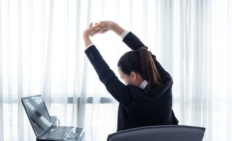 膝关节|比跑步更伤膝盖的动作找到了，我们每天都在做，现在知道还不晚