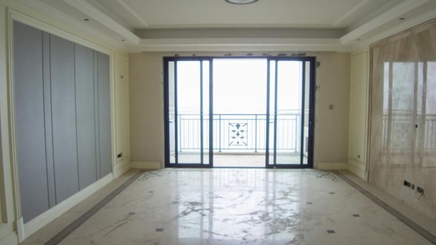 豪宅|这两套江景豪宅评估价超千万：1元起拍 各需交保证金245万及150万