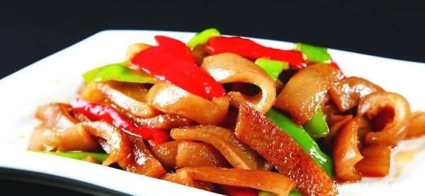 内含丰富的胶原蛋白,女人变美的秘诀,经常吃一吃,美丽不显老