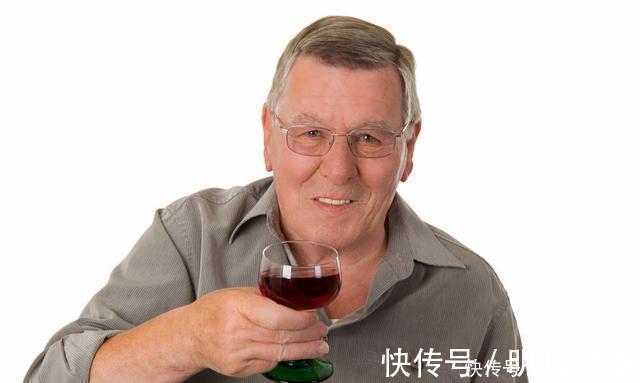 营养均衡|越上岁数的人，越要管住嘴！提醒：这5种食物，老年人要尽量少吃