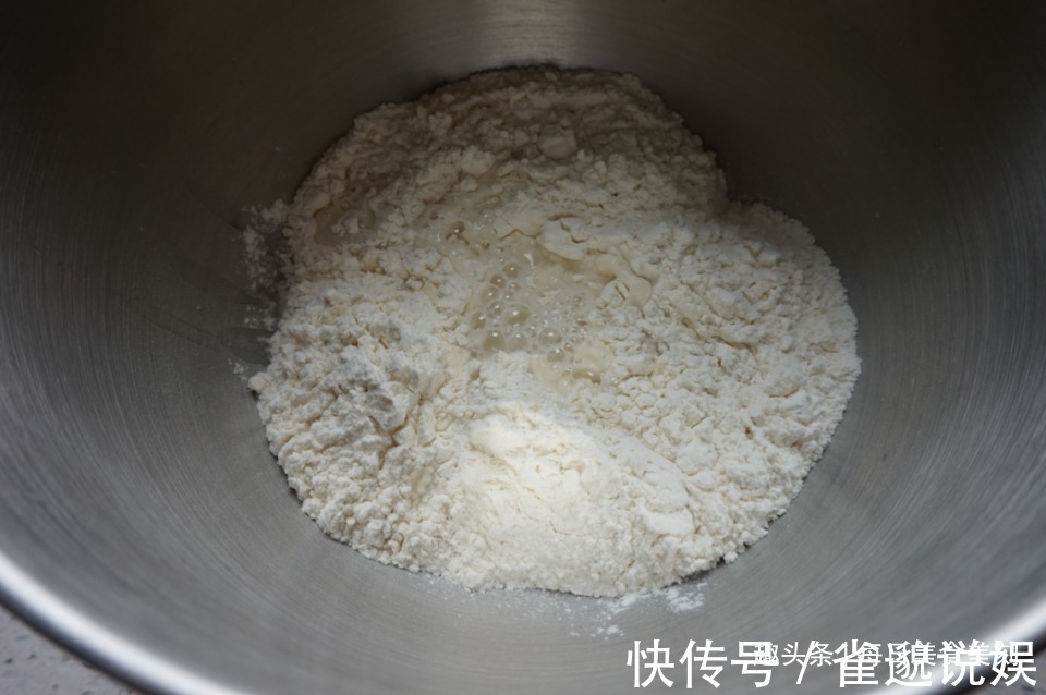 韭菜鸡蛋馅饼|家常美食推荐韭菜素馅饼，皮薄馅多，酥脆香甜