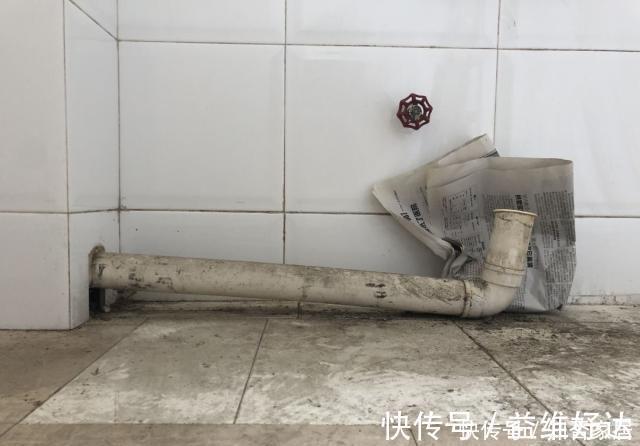 水电|厨房下水太慢,拆开橱柜一看,师傅都“懵”了