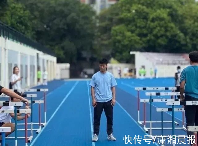 阿添|亚洲飞人苏炳添给学生上课！网友：我也想去上苏老师的课