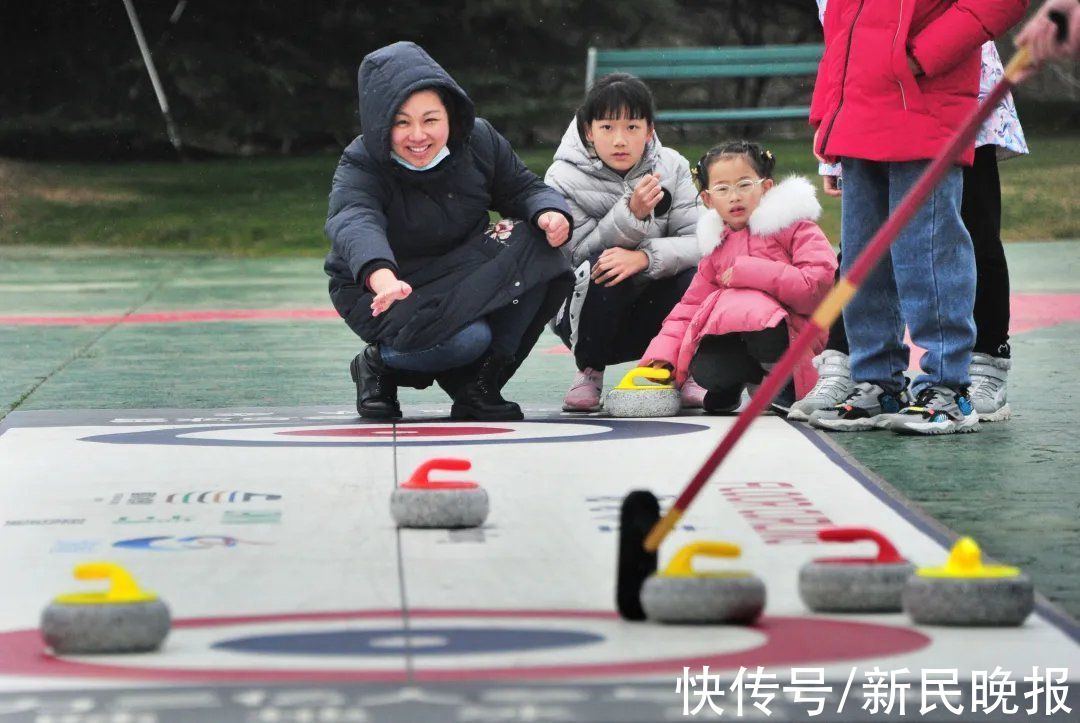 上海|上海人玩冰雪热情有多高？从3岁的小孩到70岁的奶奶都来了