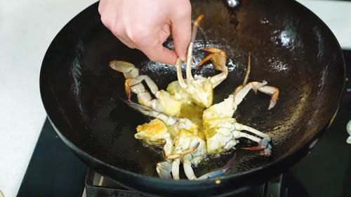 【红火肉蟹煲】借美味之名，洗刷掉一年的不快乐。