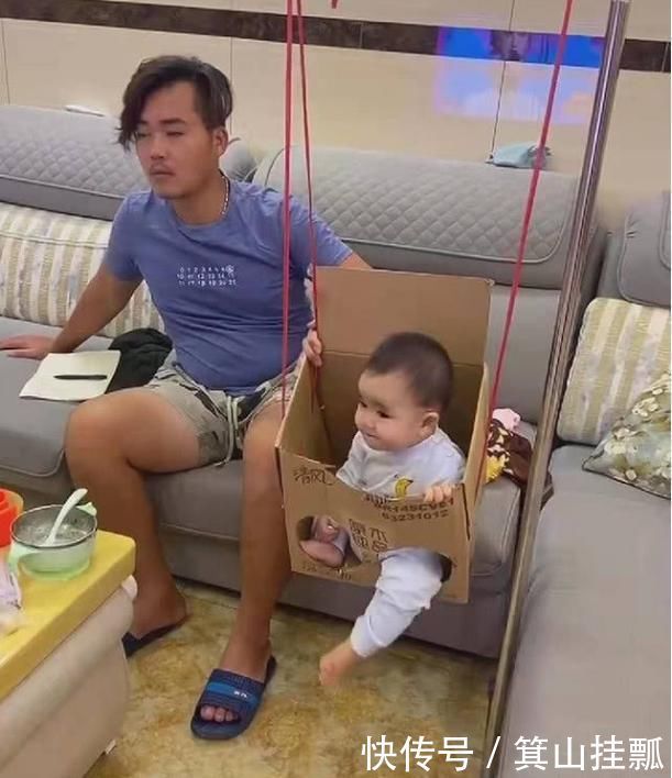 宝爸给儿子做了“简易秋千”,宝贝玩得很开心,宝妈进屋后气炸了