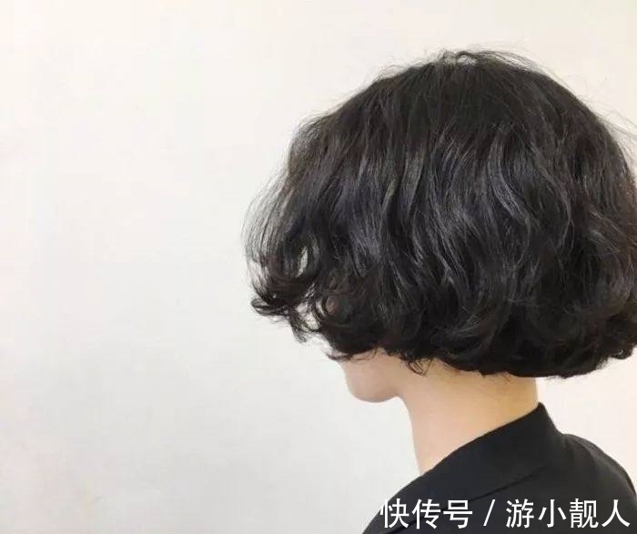 卷发直发还有卷曲度的划分,发质决定你的发型