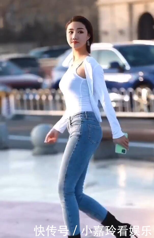 打扮|打扮时髦的街拍网红,感受一下,什么叫“侧颜杀”!