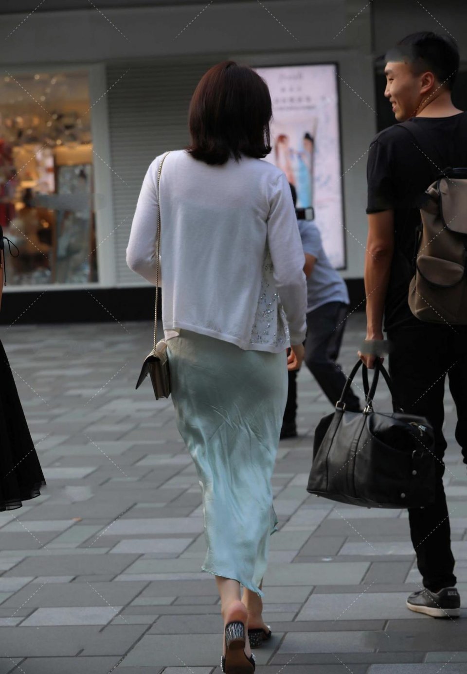 连衣裙|温柔的小姐姐,我一看到她就脸红了,真是完美展现了她性感的一面