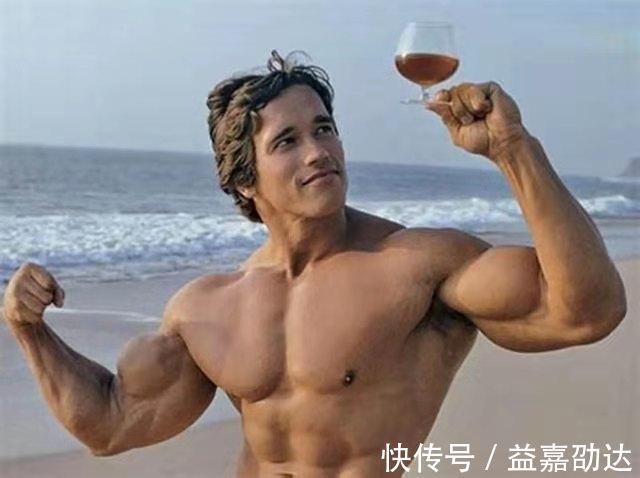 风潮|73岁帅气大爷,身材强壮肌肉有型,可谓是引领一代人的健身风潮