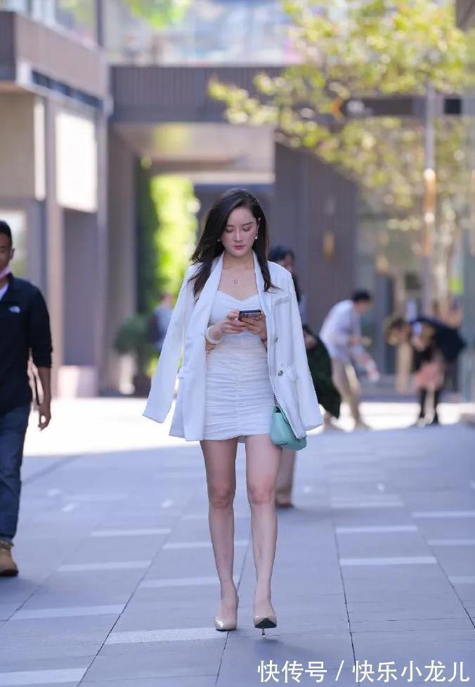 高跟鞋 举手投足都展现着高贵的气息,浑身充满了奢华,高开叉大秀长美腿