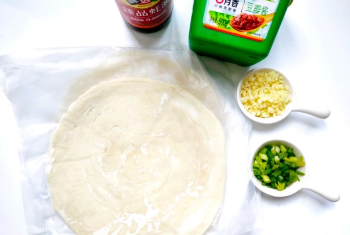 外面卖7元1斤的酱香饼自己在家做,外焦里嫩,真好吃