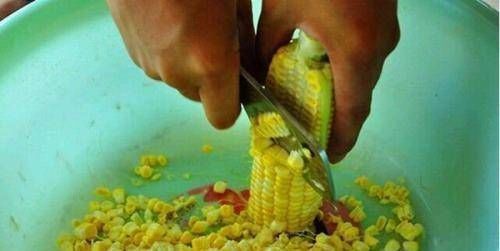 饵料|野钓打窝就用它,窝料入水就有鱼进窝,大鱼都排着队上钩