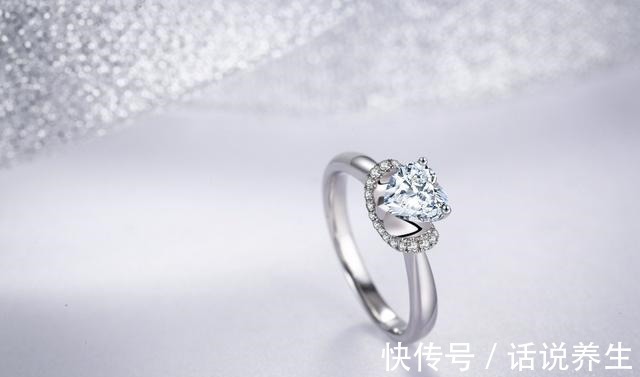 钻石$结婚钻戒如何挑选结合5个方面选择,看完还不会选就算我输!