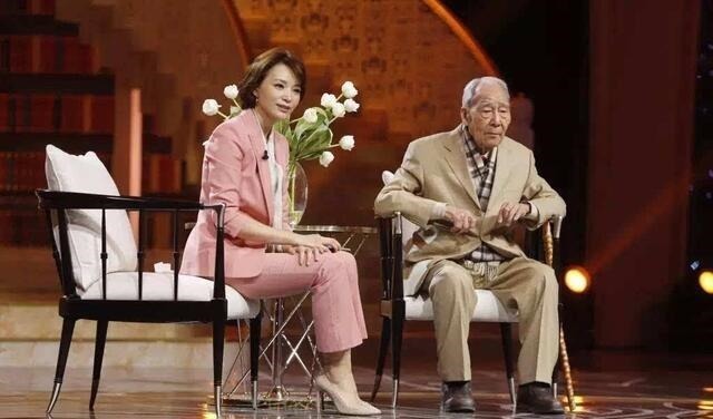 撒贝宁|董卿的孤独落寞,连撒贝宁都感慨,这次她真的要离开央视