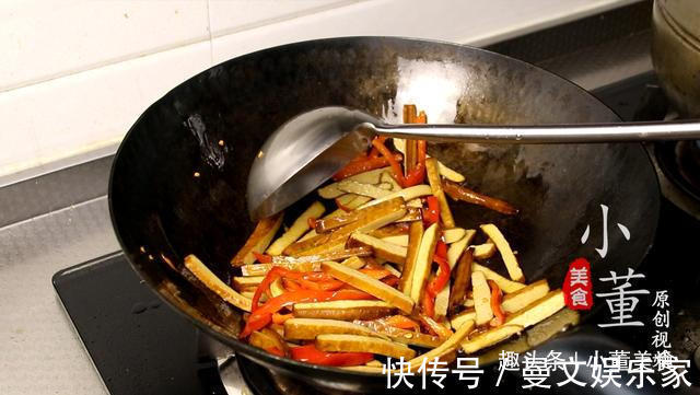 做法|1把韭菜,1块香干,做法简单,5分钟就学会,开胃又下饭