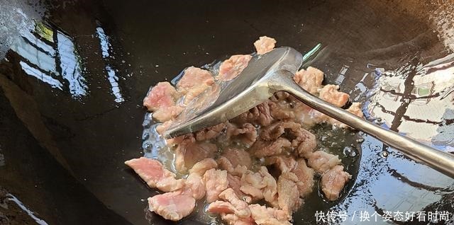 美味|几块钱的香干,和蒜苗、猪肉简单一炒,出锅下饭又美味