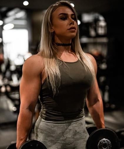 大学期间|大学期间开始健美，身材很是迷人，毕业后的事业会领先很多人