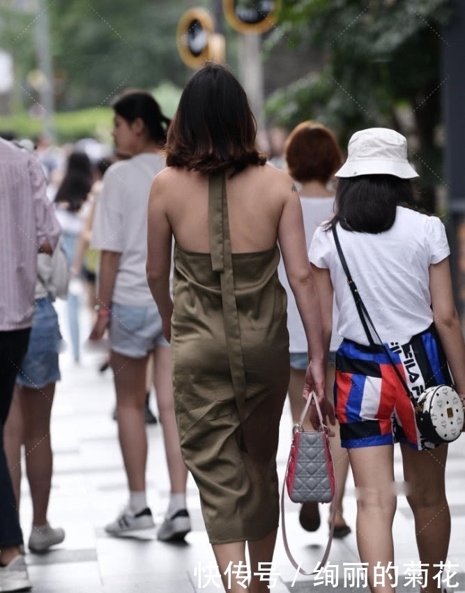 衣服|背影好看的辣妈,不看正面也能迷倒路人吧?