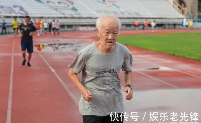 半岛|半岛聚焦丨夏日热练!弘诚体育场日均迎客七千,有人专门开车来运动