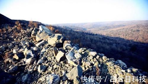 绿宝石|我国最大的绿宝石矿，原石遍地都是，随便你搬你都搬不完