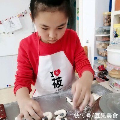 老少皆宜的辰辰出品～小牛馒头，香软咸鲜，味美可口