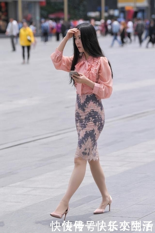 白色西装|时尚穿搭，白色西装跟小白裙一样，拥有着优雅整洁的美感