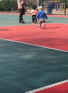 |搞笑GIF:妹子这跳的什么舞蹈啊,怎么看起来蛇精一般呢