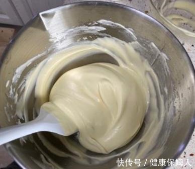 教你做舒芙蕾松饼,只要一口平底锅轻松搞定,好吃到让人念念不忘!