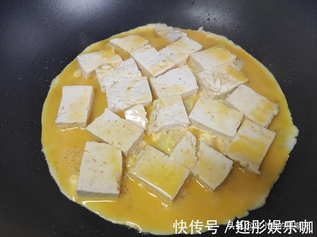 豆腐|豆腐和鸡蛋这样做,简单又下饭,太香了,给肉都不换