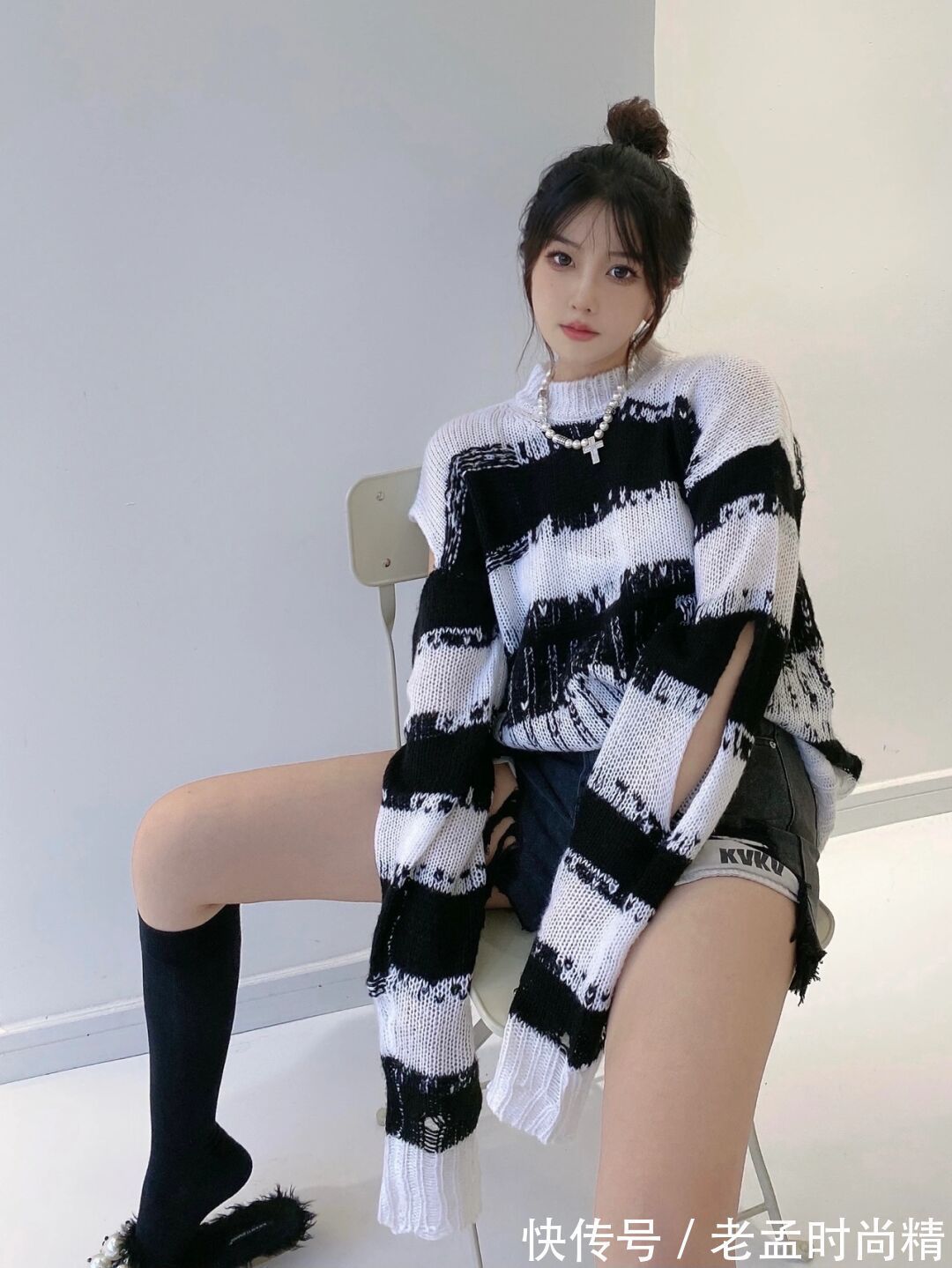 小姐姐|丸子头小姐姐毛衣配短裤, 时尚又潮流, 高级感满满