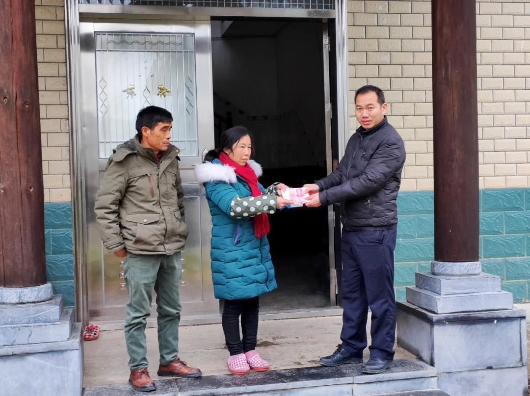 张福珊|点赞！双江镇一名小学生捡到800元钱，警察蜀黍接力物归原主！