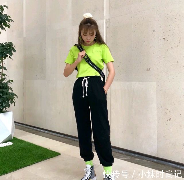 格纹裤|怎么穿T恤才好看?采用简单的穿搭技巧,就能让普通的T恤不再普通