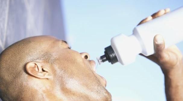 跑步|36岁男子每日跑步半小时,一个月后却住院,只因为用这种方式跑步