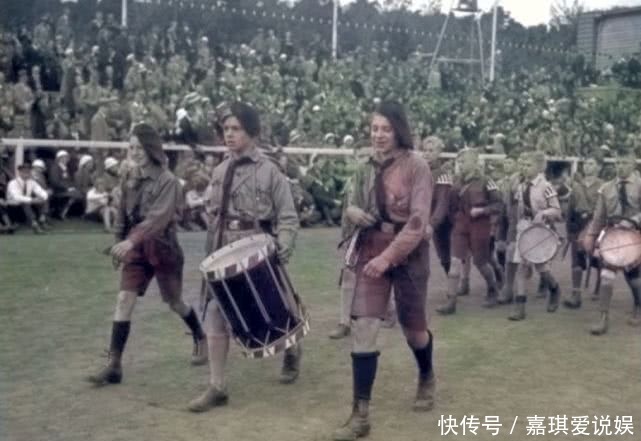老照片|上色老照片:第三帝国时期狂热的希特勒青年团,时刻准备加入战争